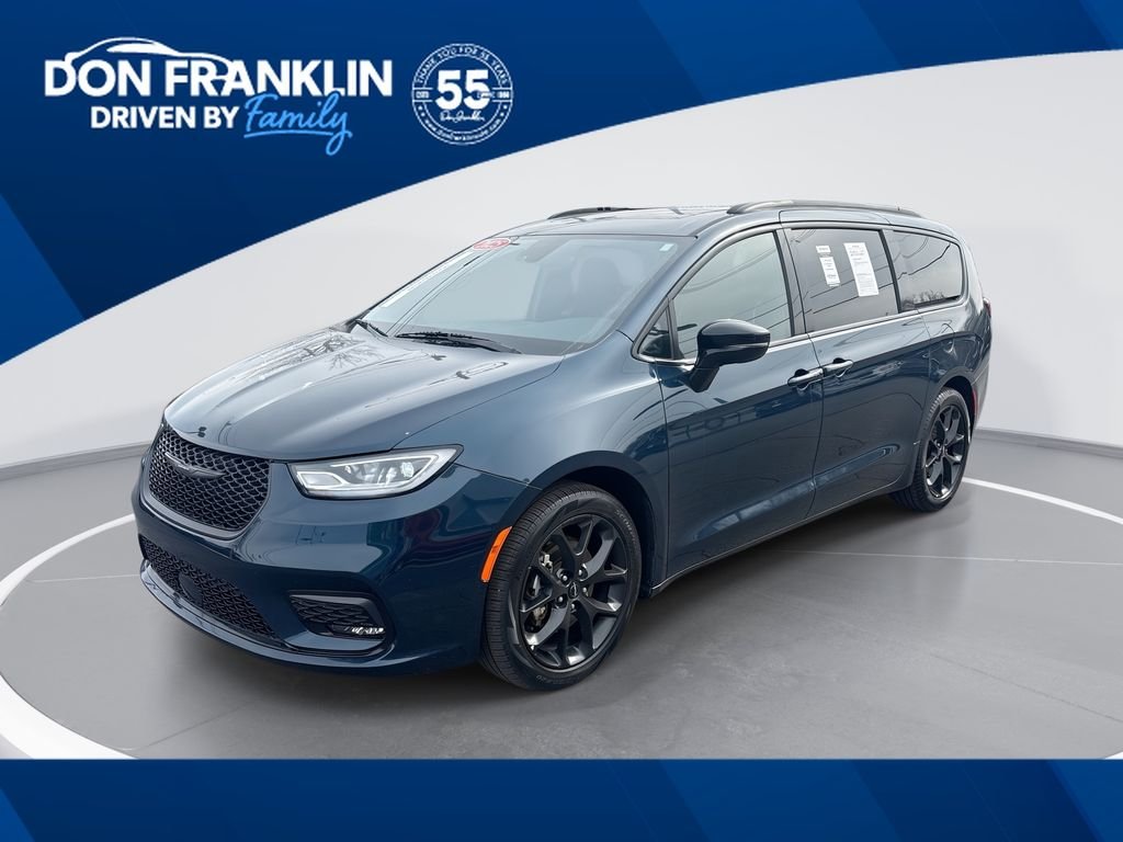 2025 Chrysler Pacifica Limited's photo