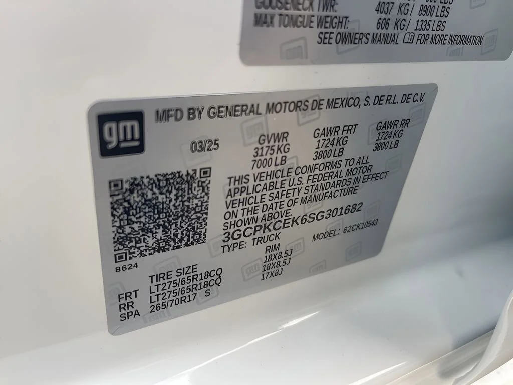 Used 2025 Summit White Chevrolet Custom Trail Boss image 28