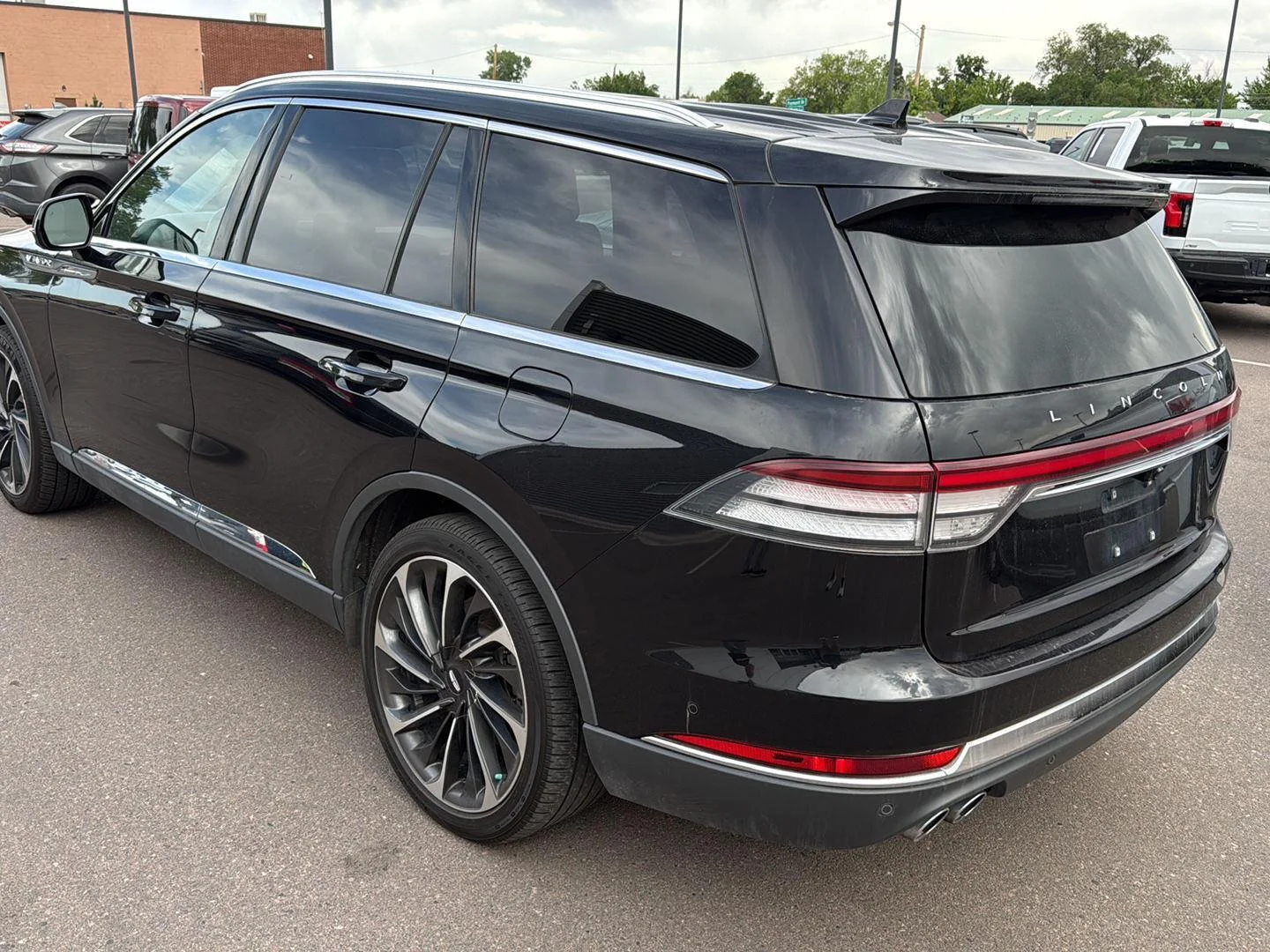 Used 2020 Infinite Black Metallic Lincoln Reserve image 3