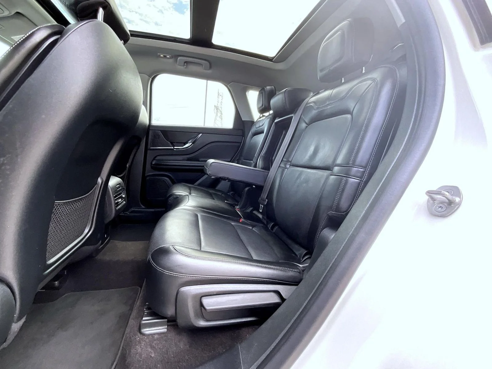 Used 2022 White Lincoln Reserve image 22