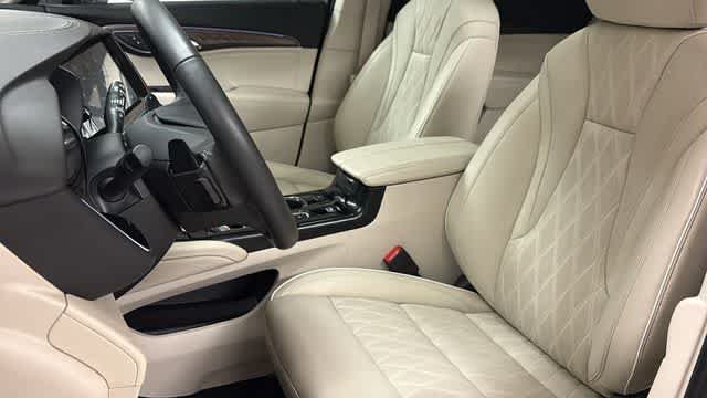 Used 2023 White Frost Tricoat Buick Avenir image 27