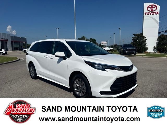 2025 Toyota Sienna LE