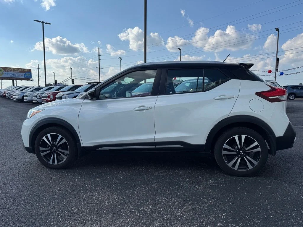 Used 2019 White Nissan SR image 9