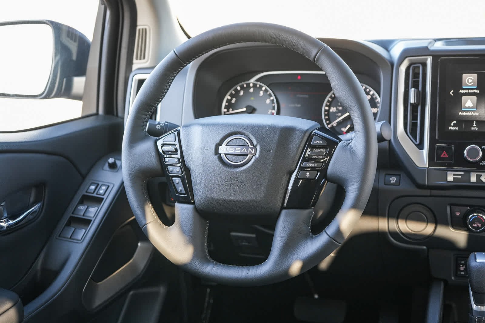 Nueva Nissan Crew Cab SV Super Black 2027, imagen 18