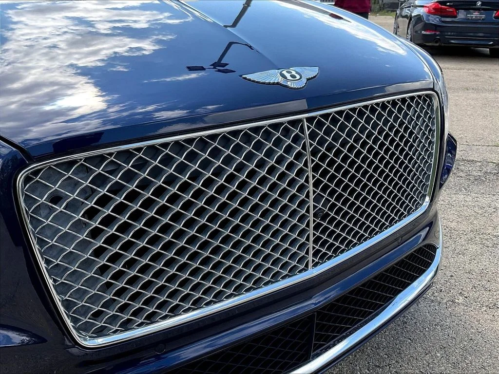 Used 2021  Bentley V8 image 33
