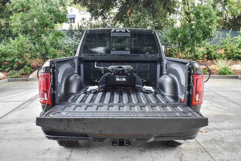 New 2026 Diamond Black Crystal Pearl-Coat Exterior Paint RAM Limited image 27