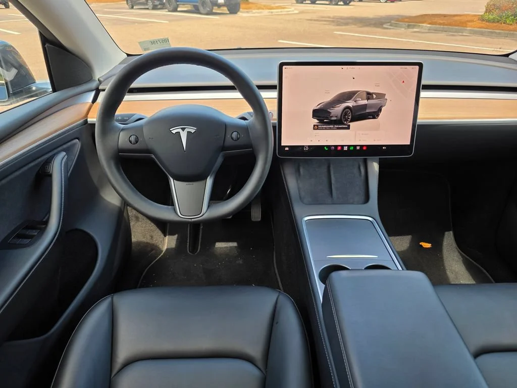 Used 2023  Tesla Long Range image 25