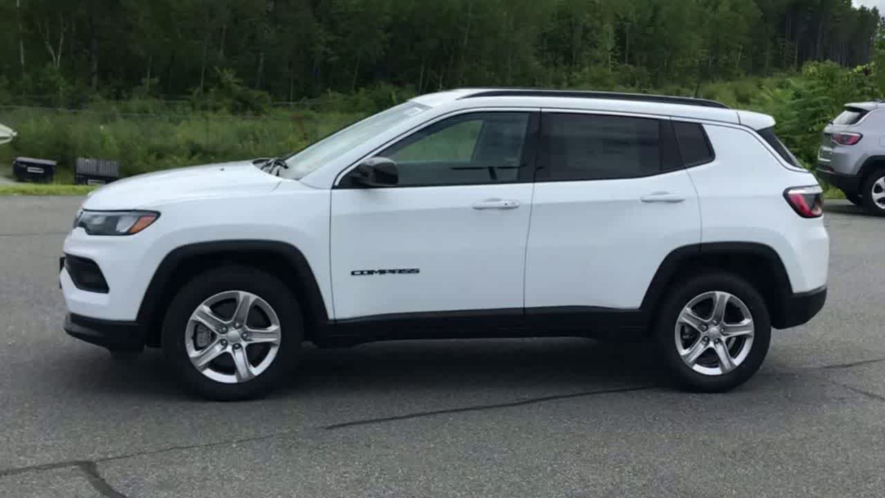 Used 2023 Bright White Clearcoat Jeep Latitude image 6