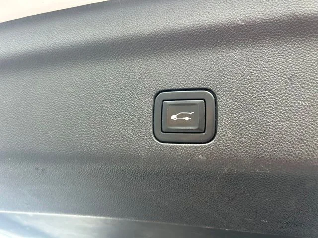 Used 2021 White Chevrolet Premier image 23