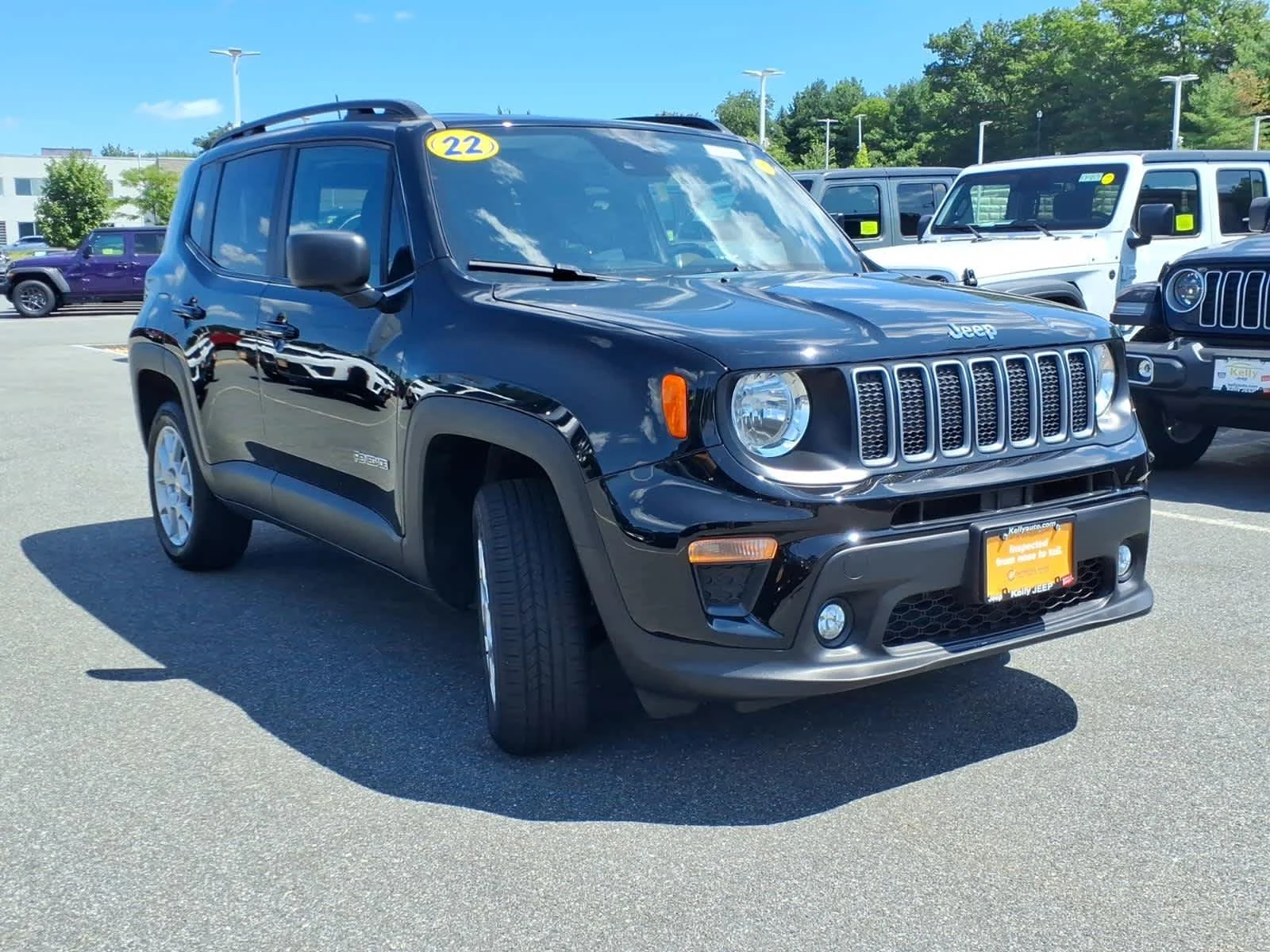 Certified Used 2022 Black Clear Coat Jeep Latitude image 5