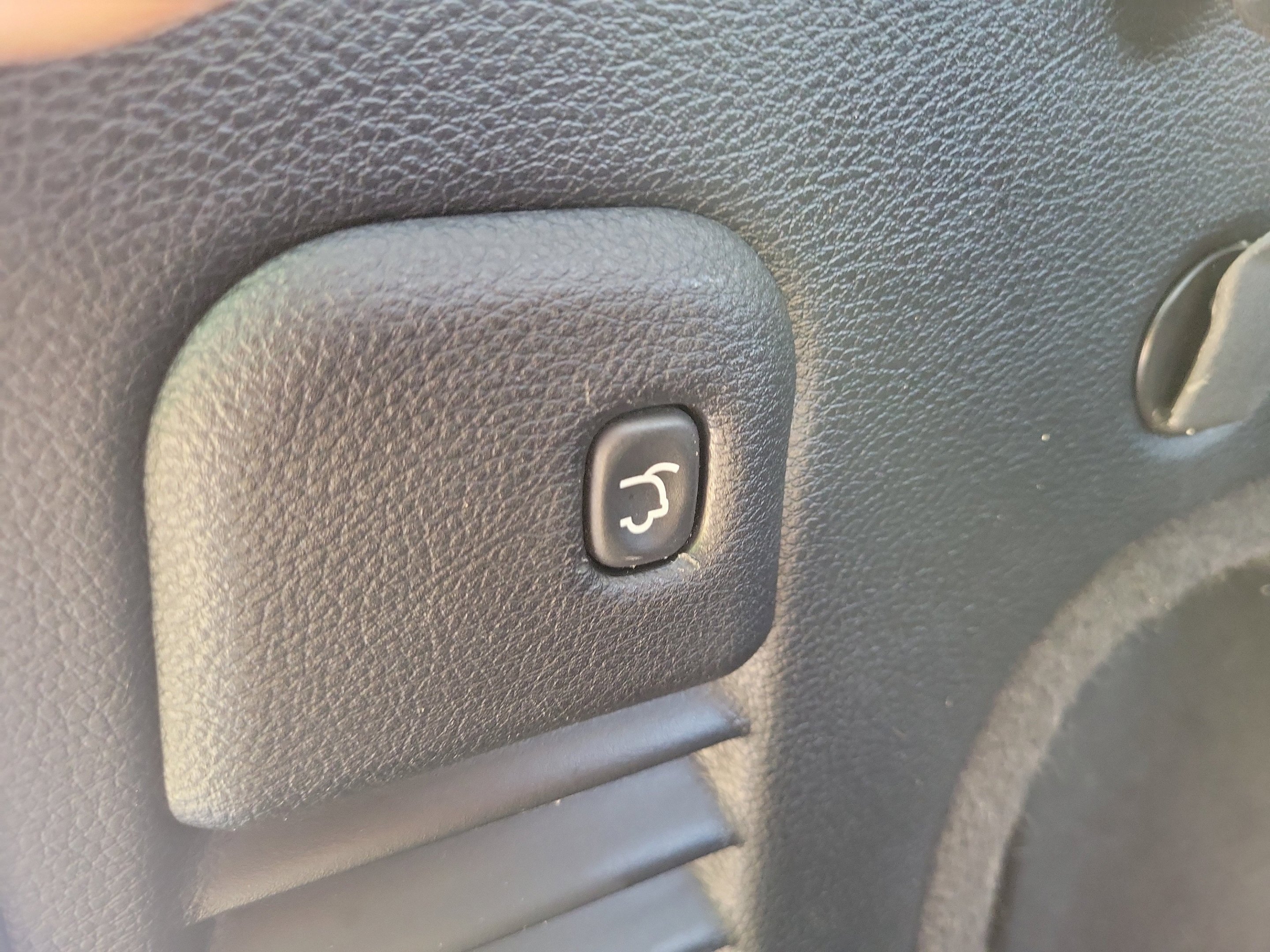 Used 2012 Mineral Gray Metallic Clearcoat Jeep Laredo image 8