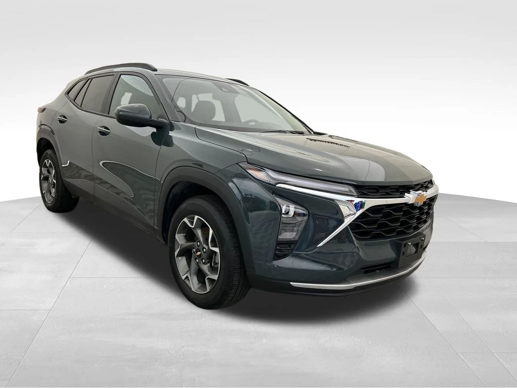 Used 2025 Gray Chevrolet LT image 7