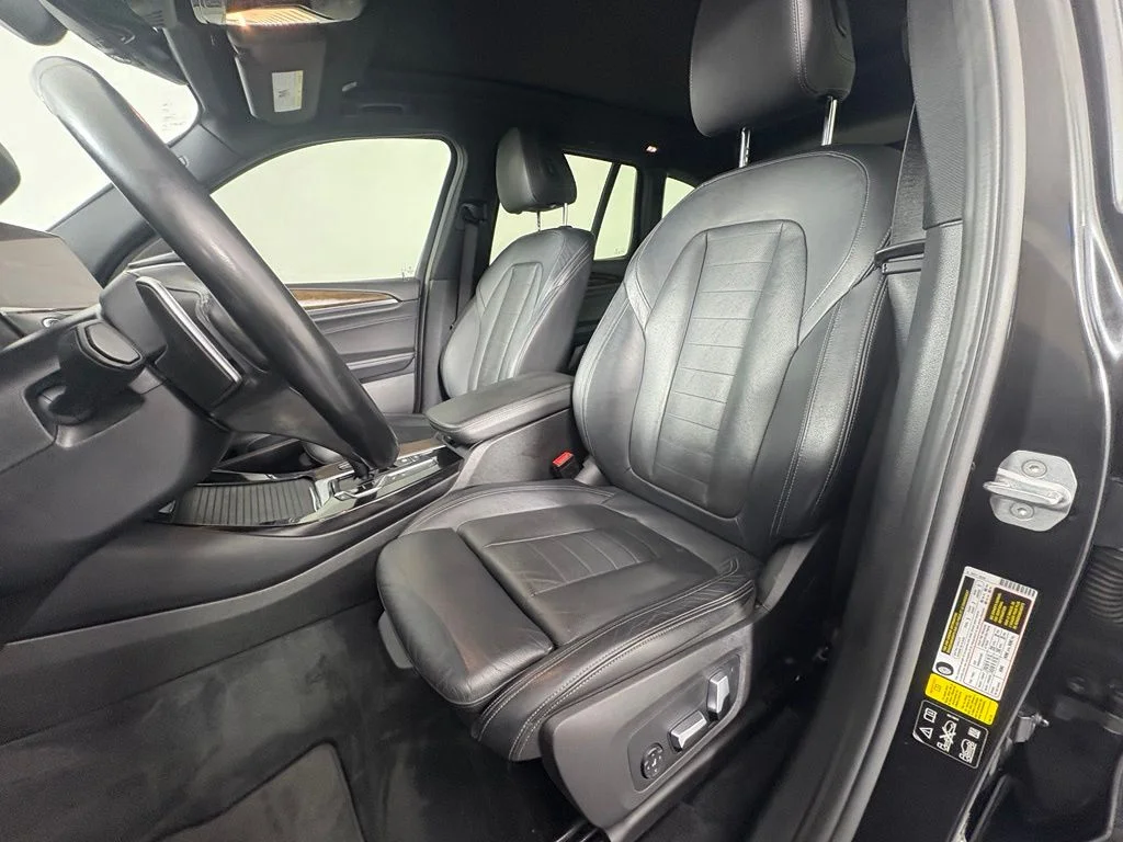 Used 2019 Black BMW xDrive30i image 18