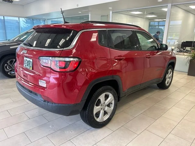 Used 2017 Red Jeep Latitude image 3