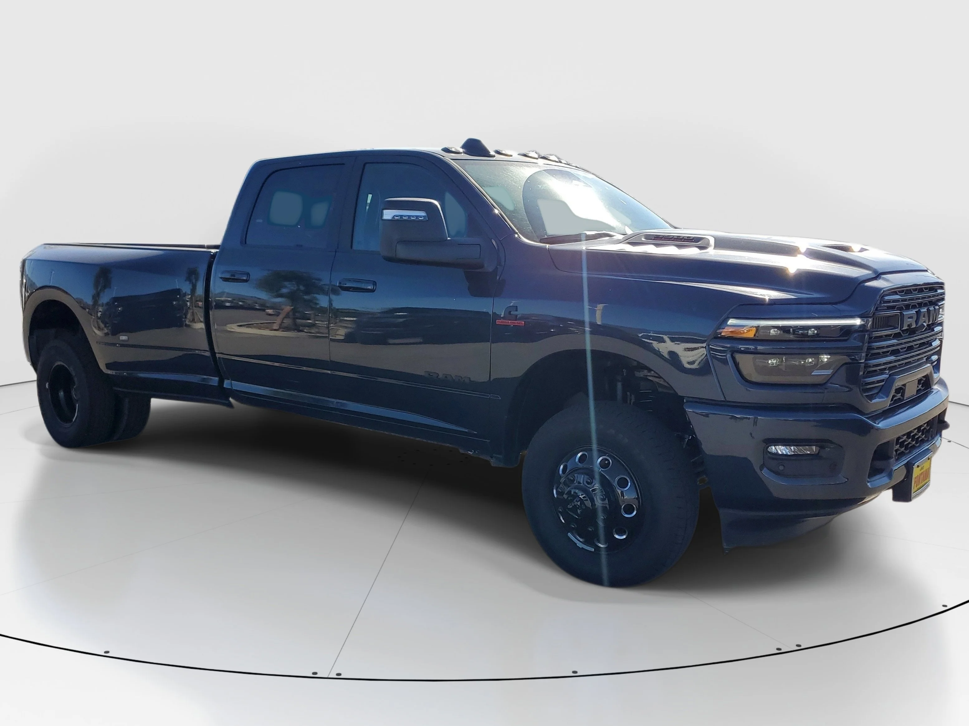 2026 RAM 3500 Laramie - Photo 8