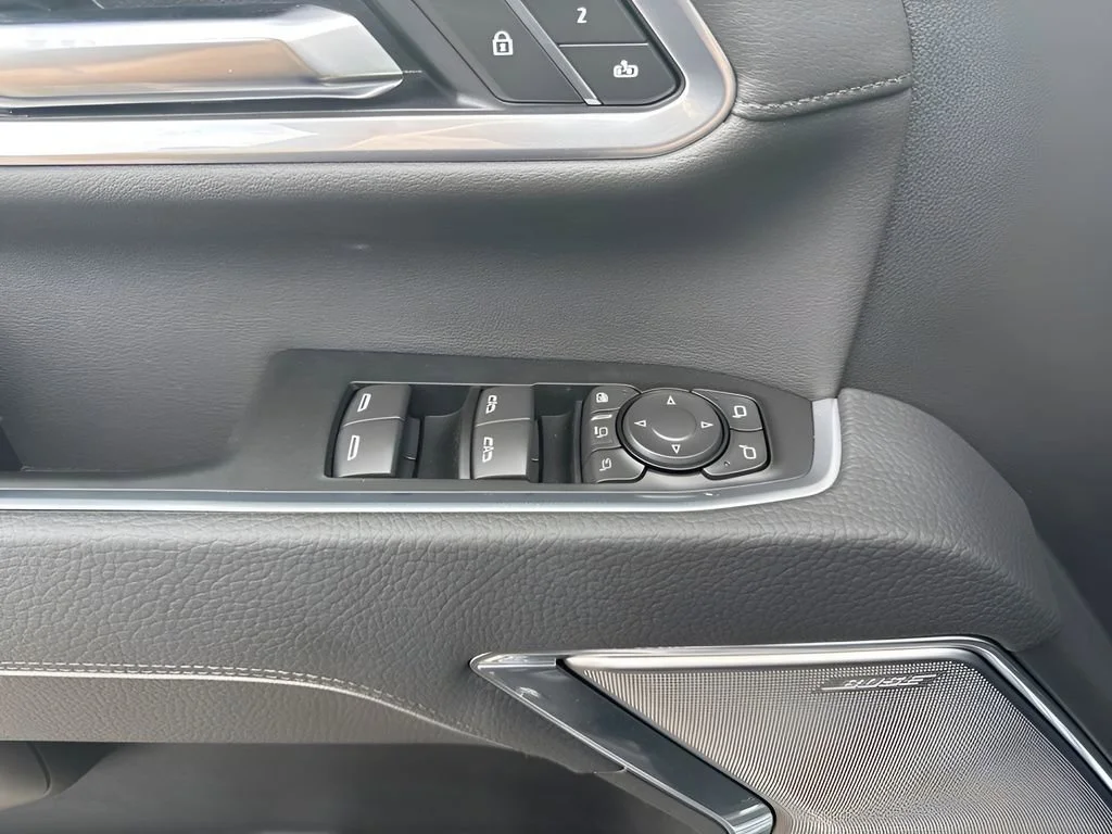 Used 2026 Sterling Metallic GMC Denali image 10