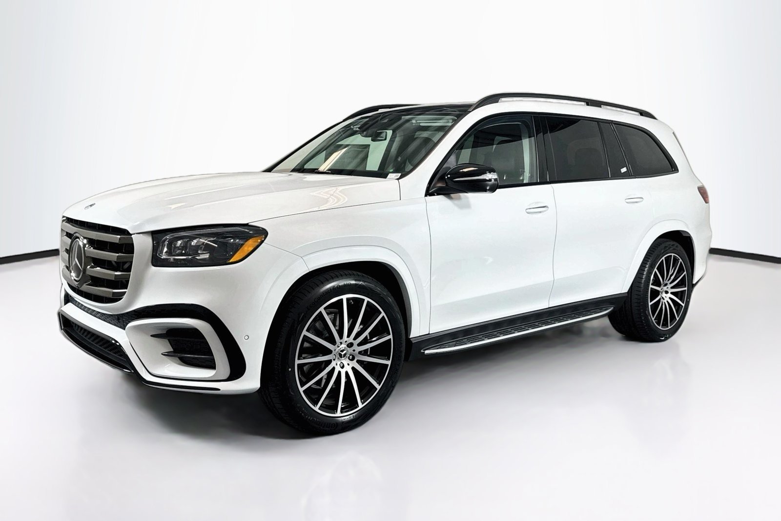 New 2026 MANUFAKTUR Moonlight White Metallic Mercedes-Benz GLS 450 image 1