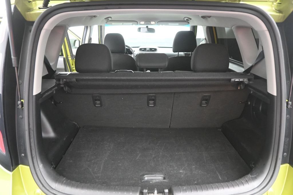 Used 2018 Green Kia Plus image 23