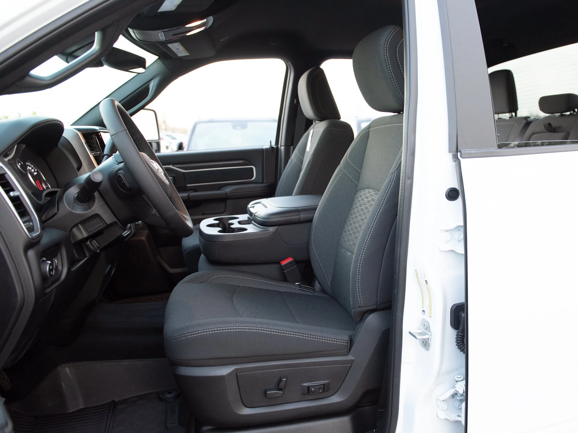 New 2027 White RAM Big Horn* Crew Cab 4x4, Level 1 Equip Group, Remote Start, 6.4L HEMI V8 image 21