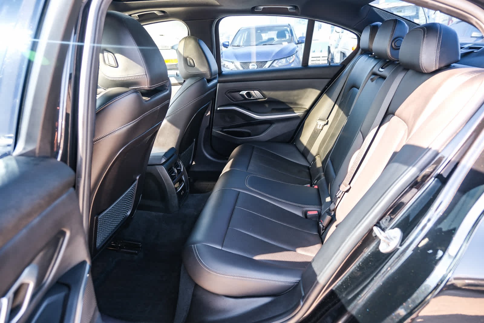 Used 2022 Black Sapphire Metallic BMW 330i image 19