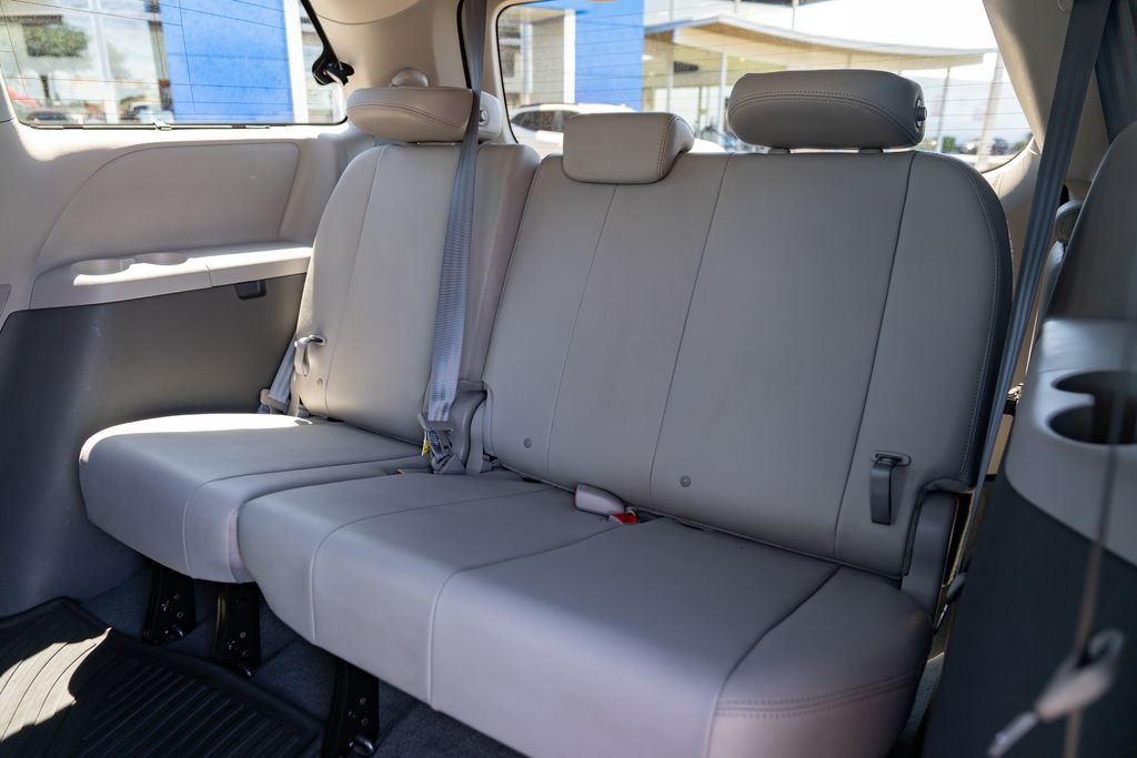 Used 2020 Predawn Gray Mica Toyota XLE image 28