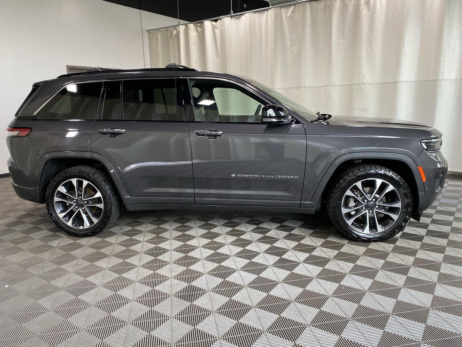 Used 2024 Baltic Gray Metallic Clearcoat Jeep Overland image 15