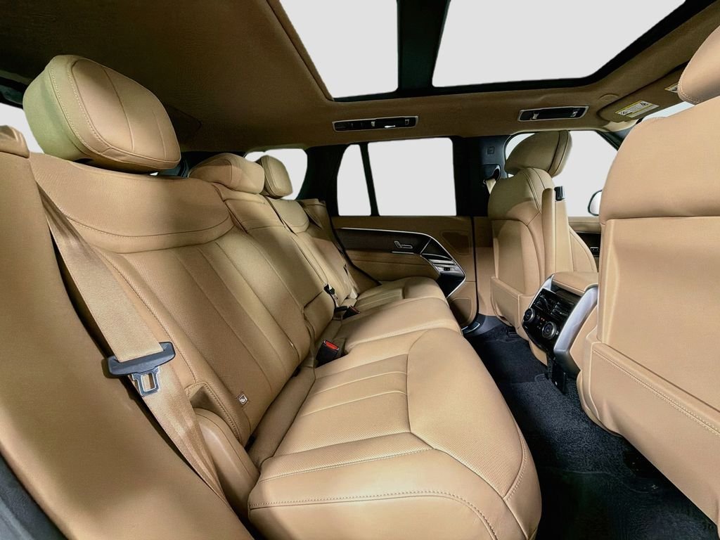 New 2026 Fuji White Land Rover SE image 29