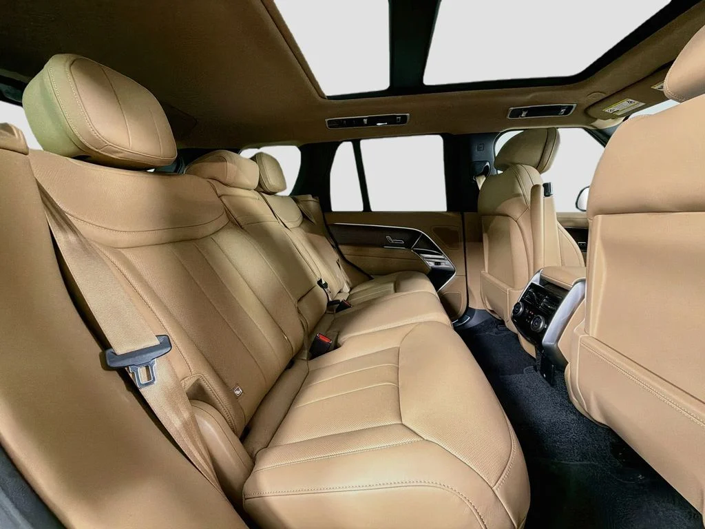 New 2026 Fuji White Land Rover SE image 29