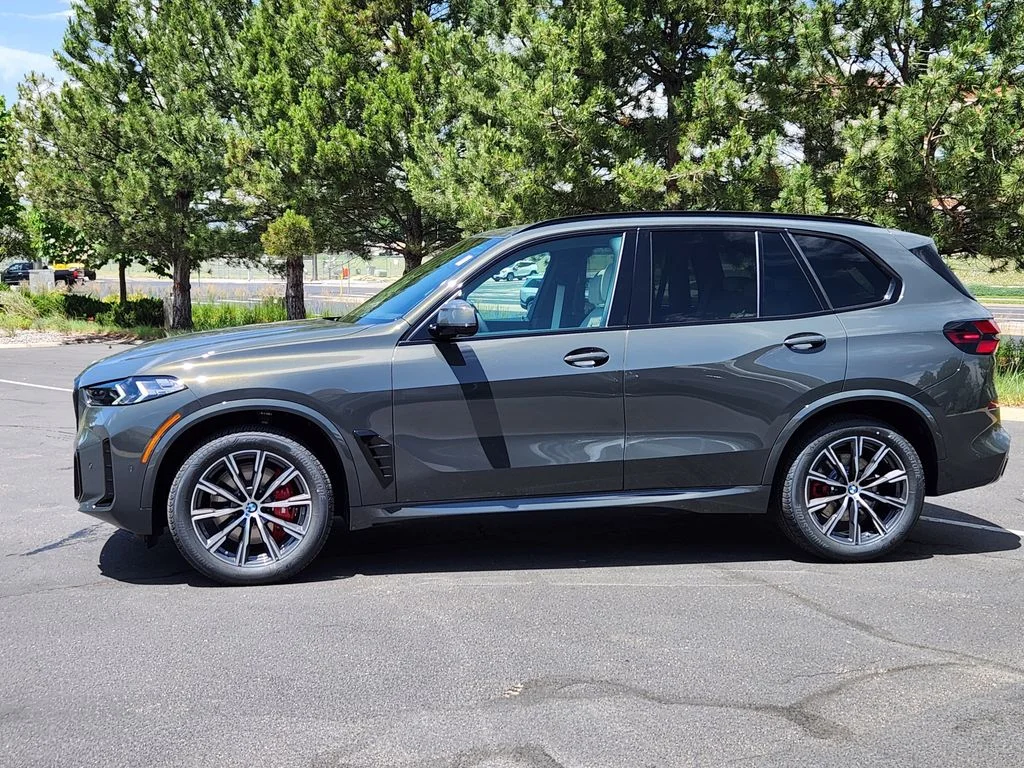New 2026 Dravit Grey Metallic BMW xDrive40i image 2