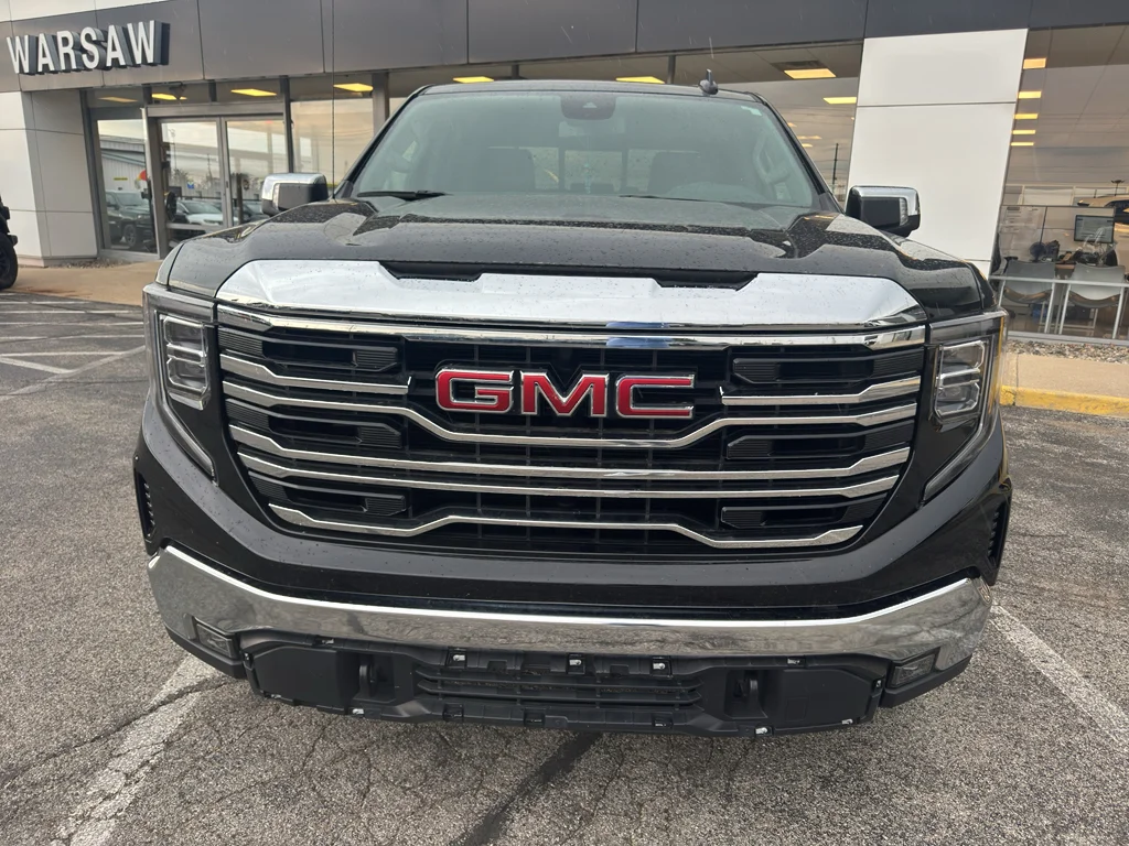 Used 2024 Onyx Black GMC SLT image 3