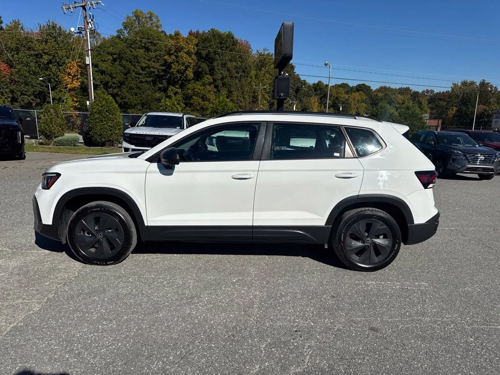 Used 2025 White Volkswagen 1.5T S image 2