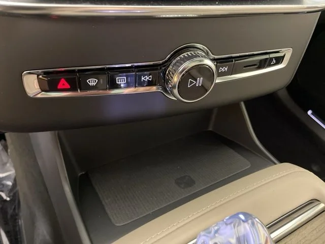 2026 Volvo XC90 Plus - Photo 33
