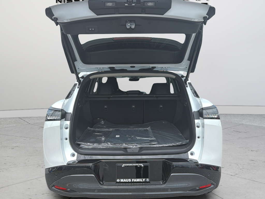 New 2026 White Nissan Platinum image 15