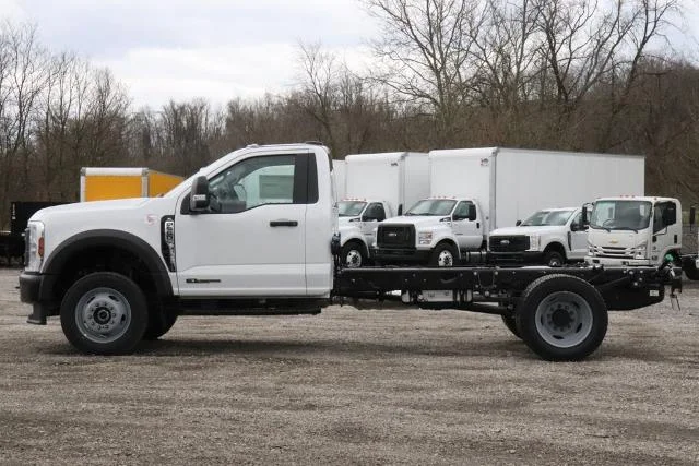 New 2025 Oxford White Ford F-550® XL image 21