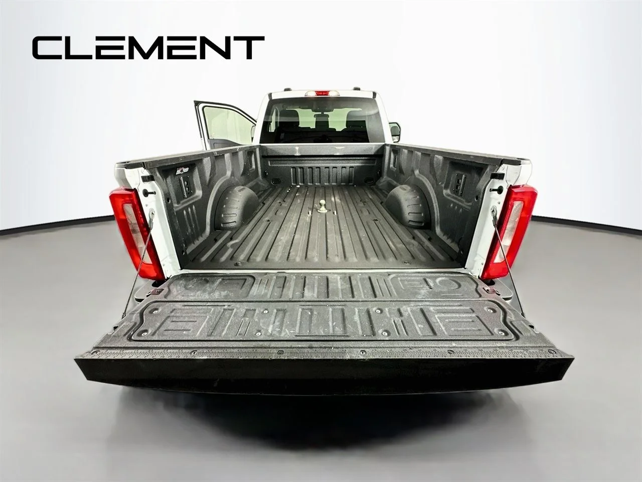 Used 2026 Oxford White Ford XLT image 11
