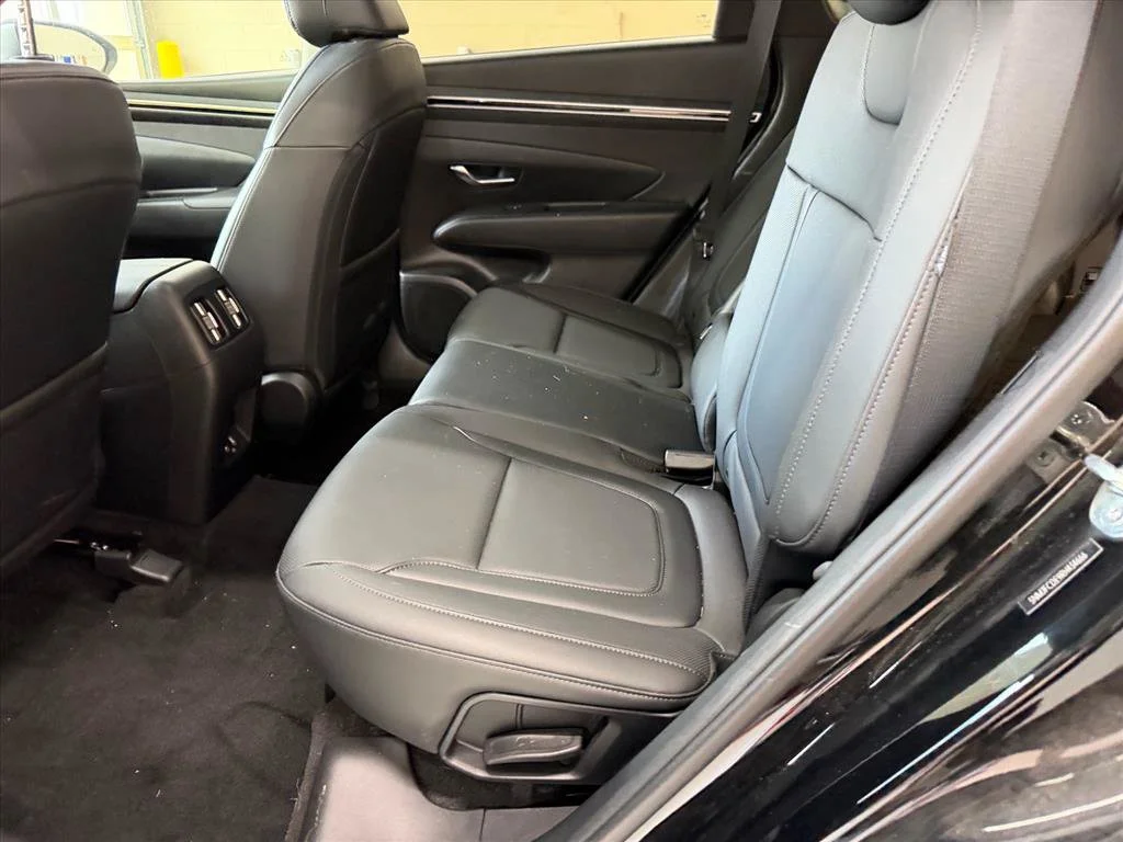 Used 2024 Black Hyundai SEL image 8
