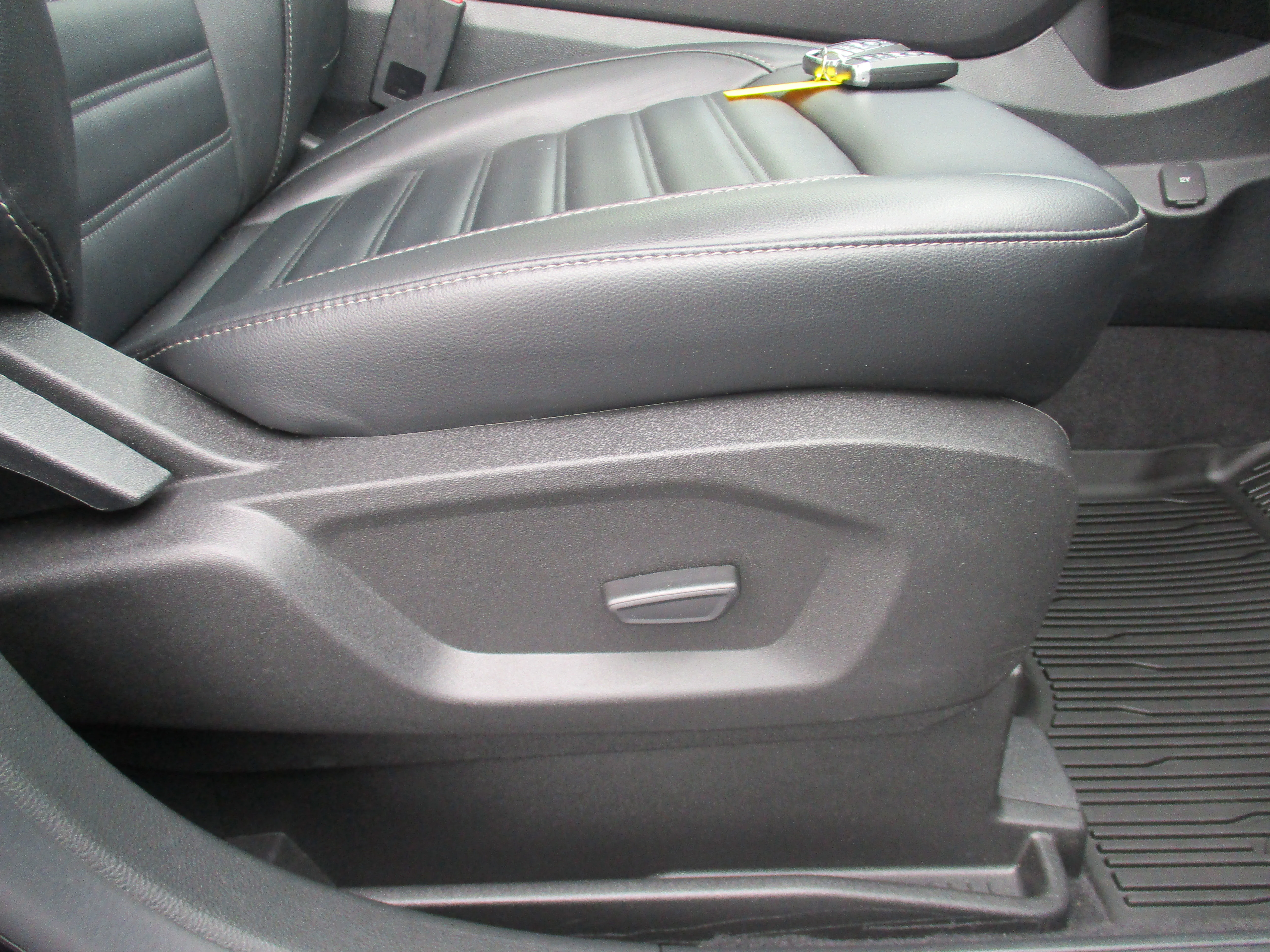 Used 2023 Agate Black Metallic Ford SEL image 36