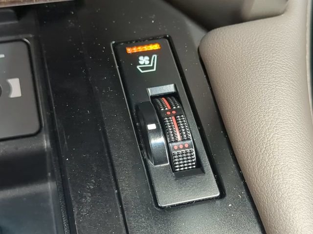 Used 2020 Black Lexus 460 image 26