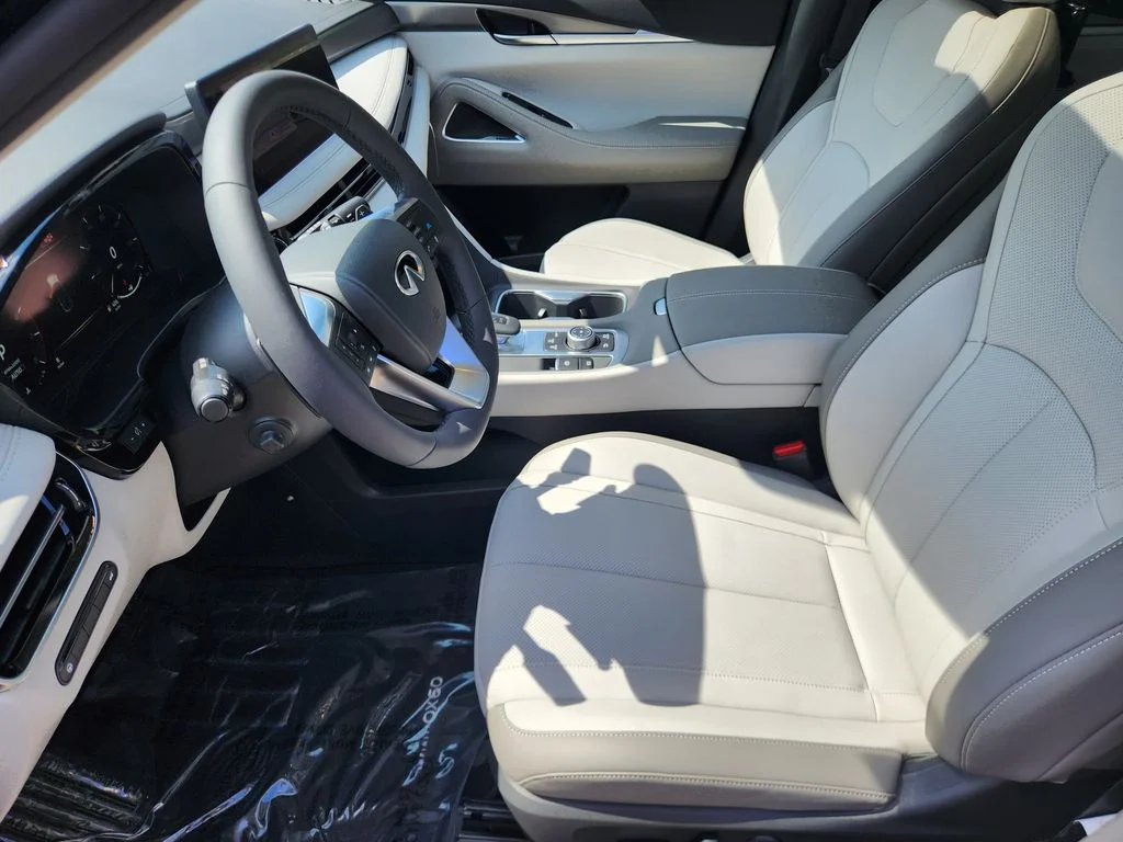 New 2027 MINERAL BLACK INFINITI Luxe AWD image 9