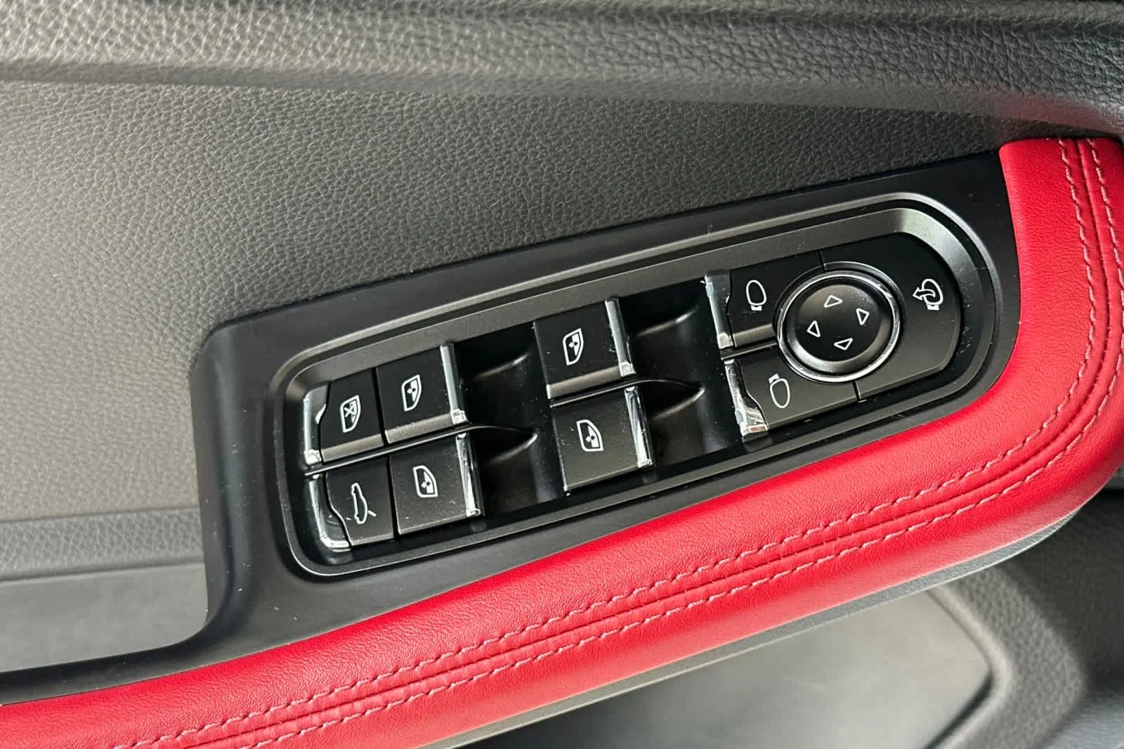 Used 2023  Porsche GTS image 13