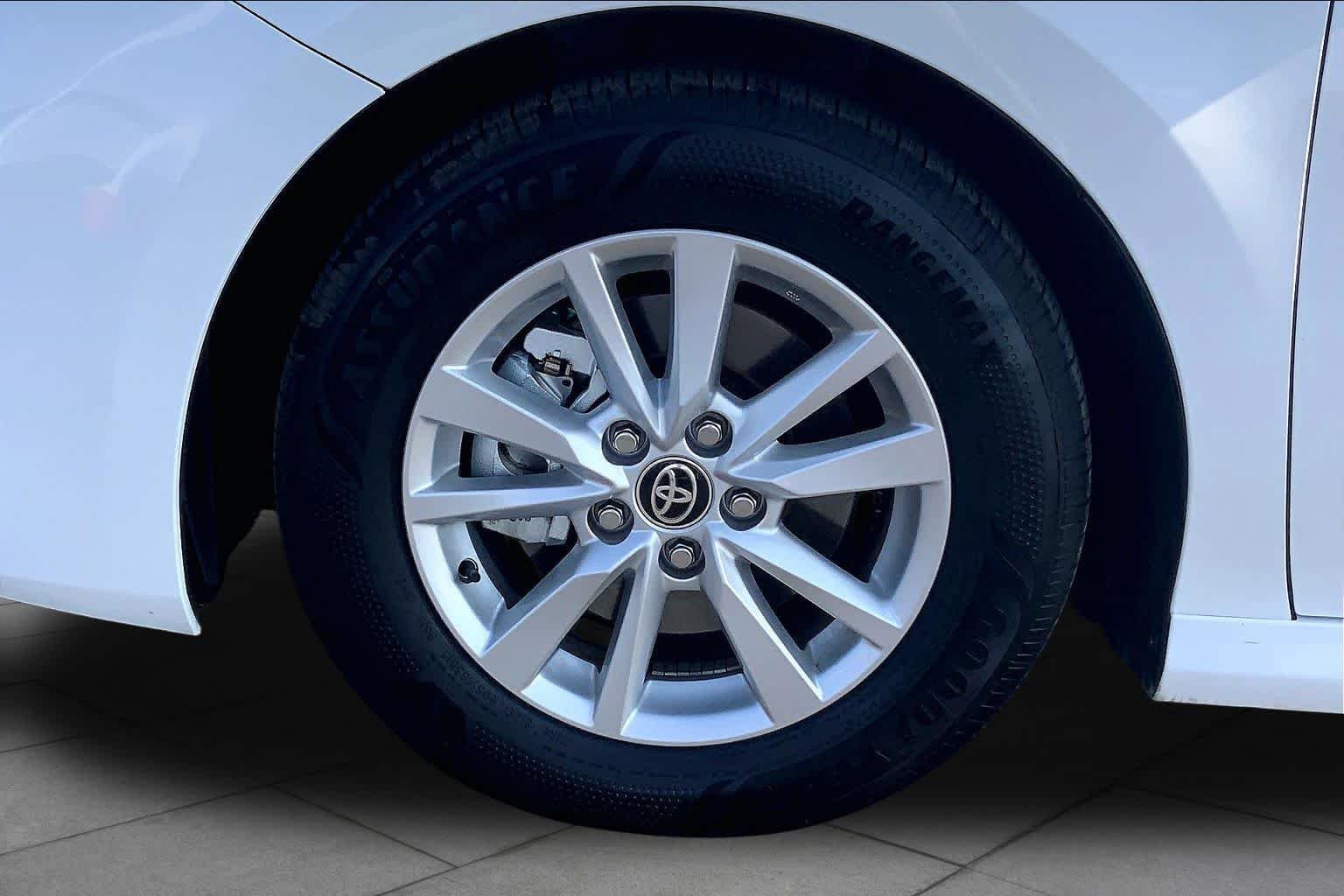 Used 2025 Ice Cap Toyota LE image 11