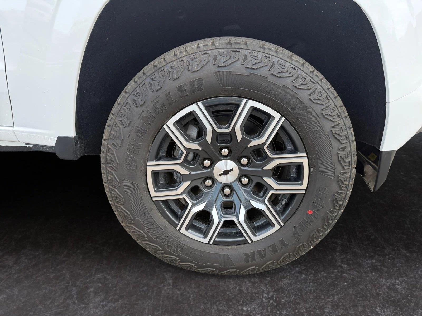 Used 2026 Summit White Chevrolet Z71 image 28