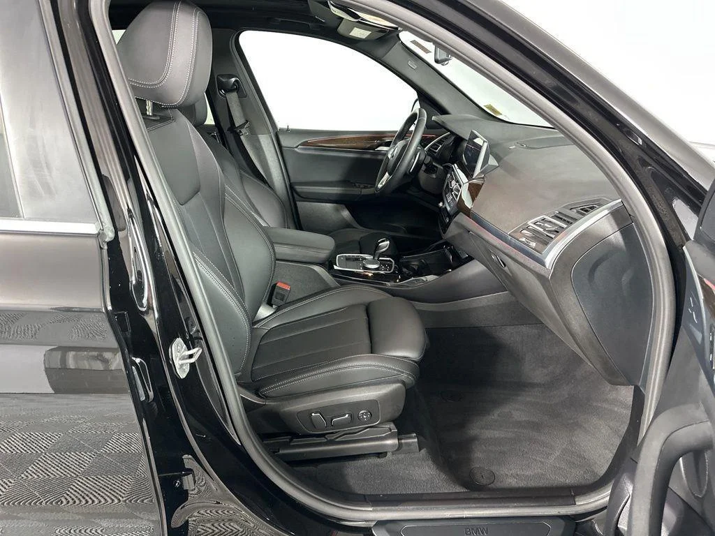 Used 2024 Jet Black BMW xDrive30i image 32