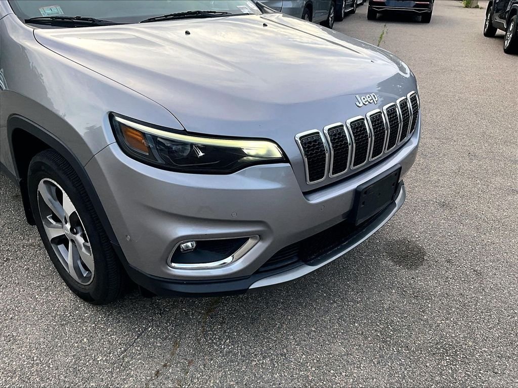 Used 2021 Silver Jeep Limited image 8