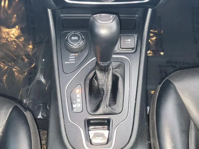 Used 2022 White Jeep Latitude Lux image 27