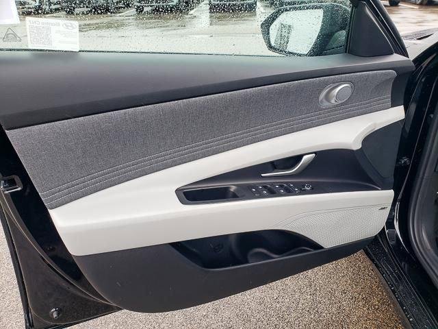 New 2025 Black Hyundai Limited image 9