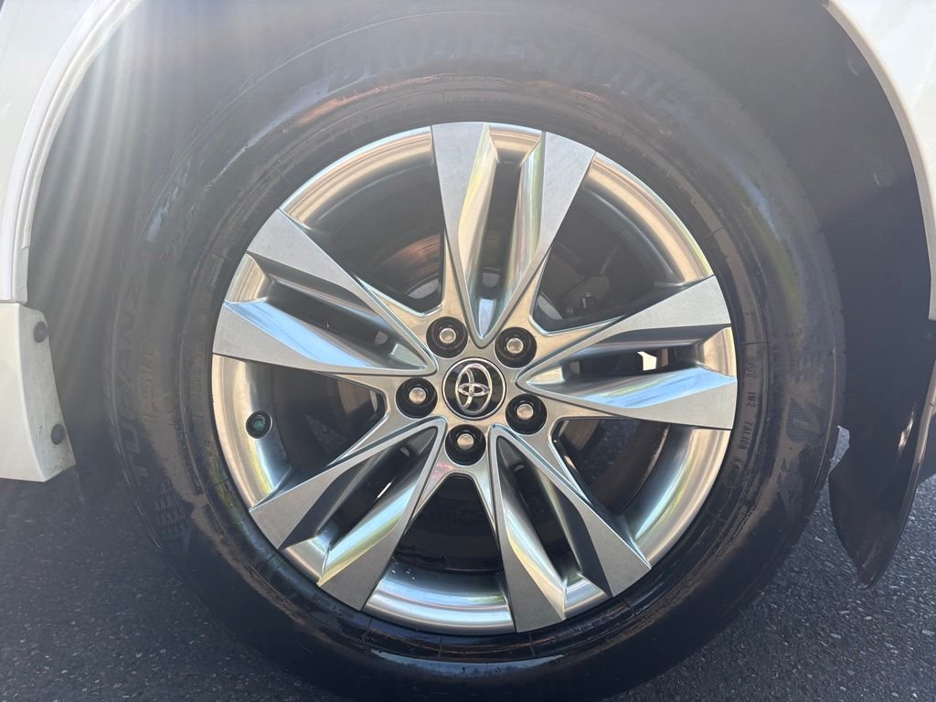 Used 2017  Toyota XLE image 11