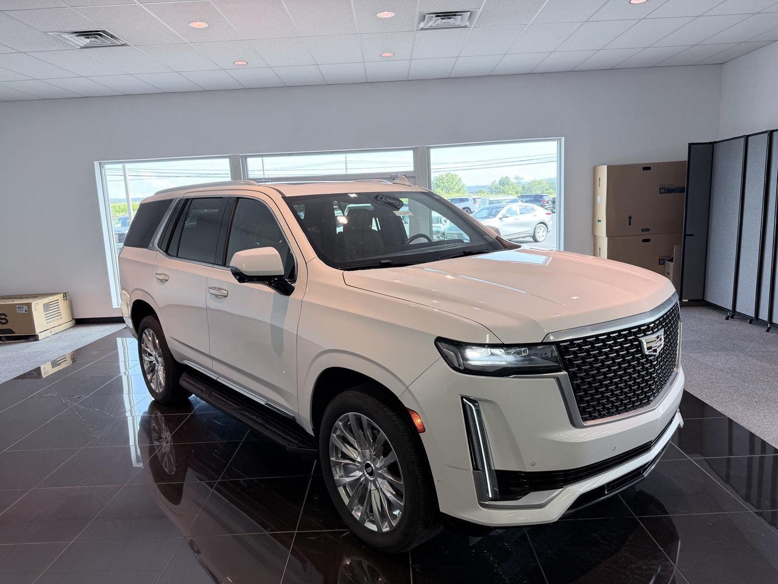 Used 2021 CRYSTAL WHITE TRICOAT Cadillac Premium Luxury image 7