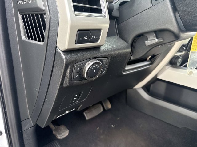 Used 2020 Oxford White Ford Lariat image 24