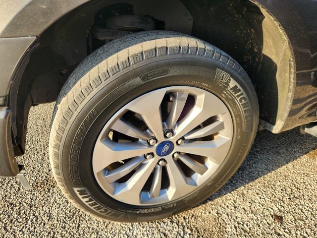 Used 2017  Ford XL image 10